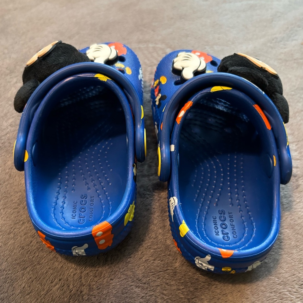 CROCS Blue Disney Mickey Mouse Toddler size 6 Iconic Jibbitz Charms Boy Girl - Picture 7 of 7